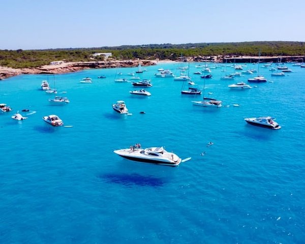 Quelles croisières offrent les meilleures expériences de navigation à la voile traditionnelle ?